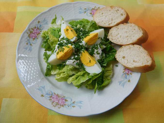 Hlávkový salát s vařenými vejci, Hlávkový salát s vařenými vejci