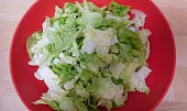 Hlávkový salát s vařenými vejci, Hlávkový salát s vařenými vejci -  salát přichystaný