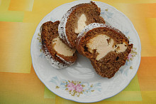 Kakaová bábovka s tvarohem - nakrájená