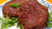 Karbanátky z čočky a červené řepy