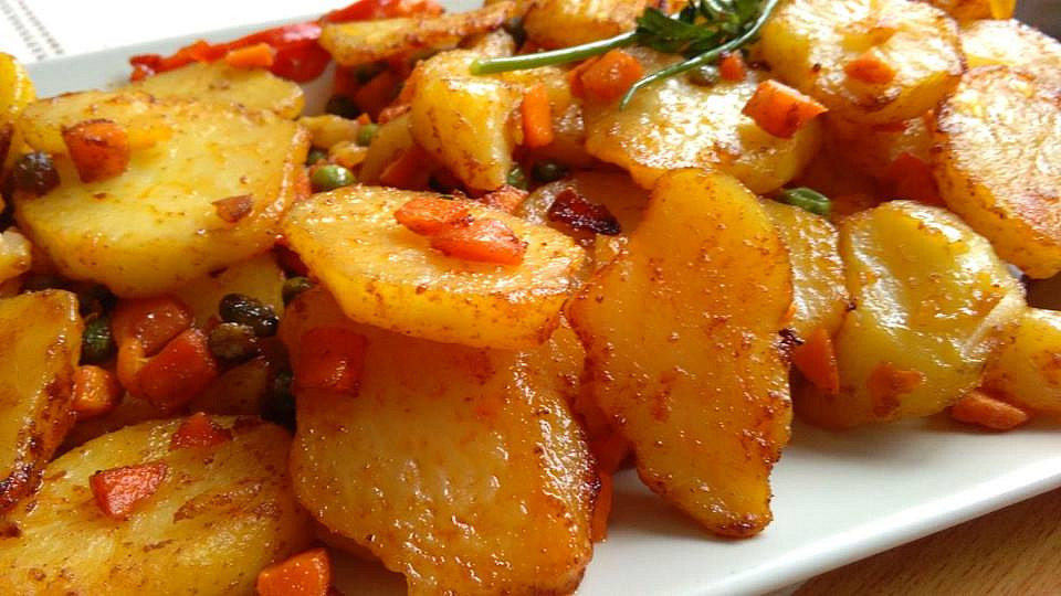 Pečené brambory se zeleninou jako příloha