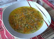 Rychlá mrkvová polévka s játrovým drobením