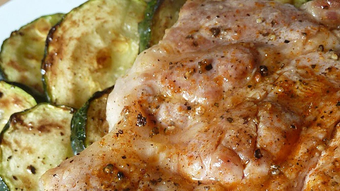 Steak z krkovičky s grilovanou cuketkou