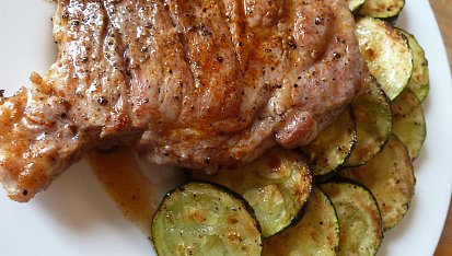 Steak z krkovičky s grilovanou cuketkou
