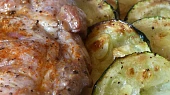 Steak z krkovičky s grilovanou cuketkou