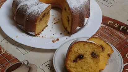 Tvarohová bábovka II., už zakrojená