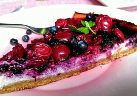 Višňovo-borůvkový cheesecake