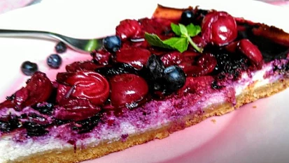 Višňovo-borůvkový cheesecake