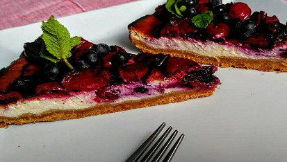 Višňovo-borůvkový cheesecake