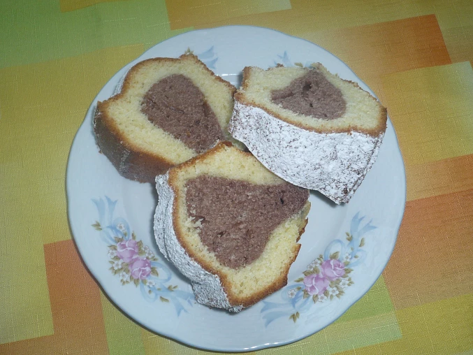 Bábovka s ořechy a kakaem Bábovka s ořechy a kakaem