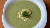 Brokolicová polévka bez zahuštění s tofu nudlemi
