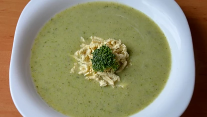 Brokolicová polévka bez zahuštění s tofu nudlemi