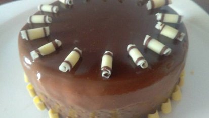 Cheesecake s broskvovou příchutí a polevou Mirror