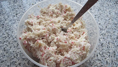 Pomazánka z krabích tyčinek s celerem