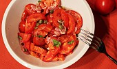 Rajčatový salát s kapary (Rajčatový salát s kapary)