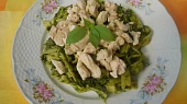 Tagliatelle se špenátem a kuřecím masem