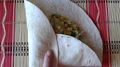 Tortilla plněná kuřecím masem