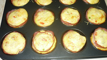 Vaječné muffiny, Vaječné mufíny se šunkou , zeleninou a goudou.