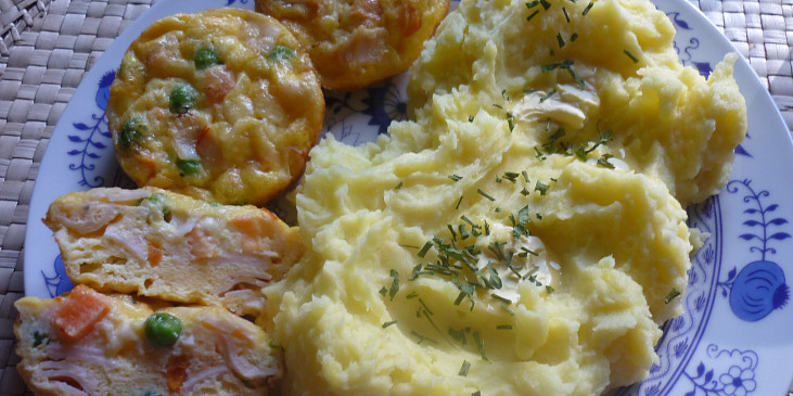 Vaječné mufíny se zeleninou,šunkou a sýrem.