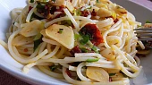 Aglio olio se sušenými rajčaty