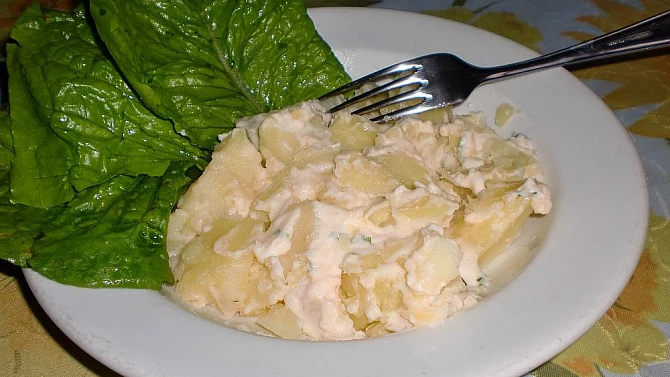 Brambory s tvarůžkovým tvarohem