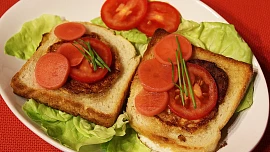 Děravý toast s vejcem a oblohou