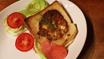 Děravý toast s vejcem a oblohou, Děravý toast s vejcem a oblohou