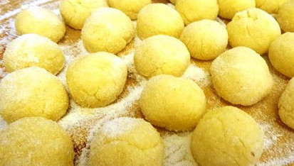 N.O.K. náramně oblíbený kousek, Z válečku uždibujeme a děláme stejně velké nočky