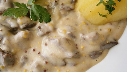 Plíčky na smetaně s hrubozrnnou hořčicí