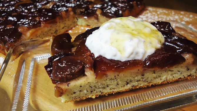 Švestkový tarte tatin