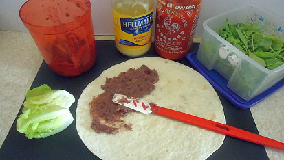 Tortilla s fazolovou pomazánkou