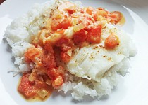 Treska s rajčatovou omáčkou a rýží