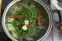 Všechny potřebné ingredience máme v hrnci