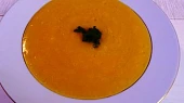 Výjimečná polévka se zapečenými nočkami z červené čočky, Dietní. U nás zdomácněla. Na dvou lžicích másla samá zelenina a zasytí. Rozmixováním nádherně zhoustne.