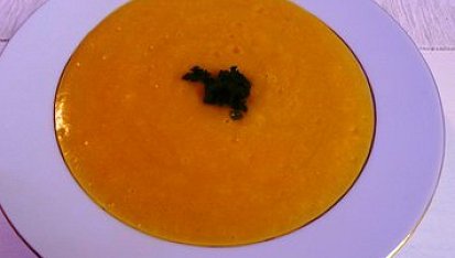 Výjimečná polévka se zapečenými nočkami z červené čočky, Dietní. U nás zdomácněla. Na dvou lžicích másla samá zelenina a zasytí. Rozmixováním nádherně zhoustne.
