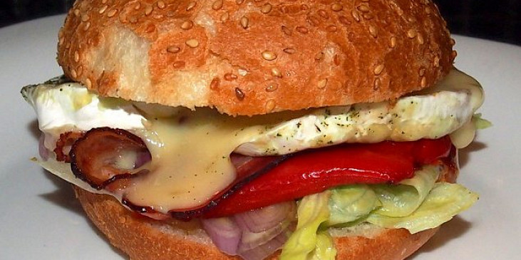 Hamburger s grilovaným Hermelínem