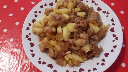 Karamelizovaná jablka s žitnými krutonky