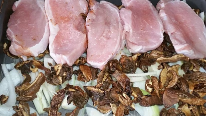 Kotletka na houbách a cibuli s rýži basmati