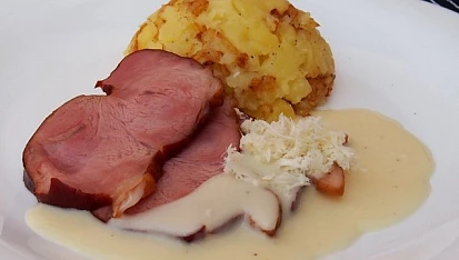 Křenová omáčka s uzeným masem
