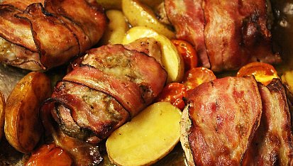 Kuřecí stehna s pestem balená ve slanině, Kuřecí stehna s pestem balená ve slanině