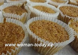 Levandulové cupcakes, Těsto peču rovnou v košíčcích, košíčky plním do 2/3 neboť těsto naskočí. 