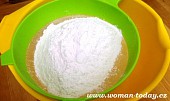 Maričina zdravá polévka s domácími kurkumovými těstovinami (Výroba domácích kurkumových těstovin - pořádně prosít mouku je základ)