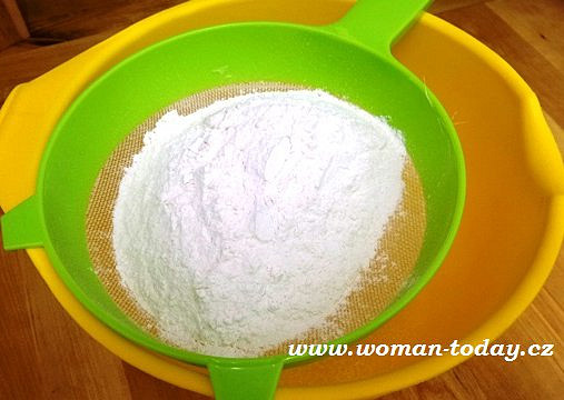 Maričina zdravá polévka s domácími kurkumovými těstovinami (Výroba domácích kurkumových těstovin - pořádně…)