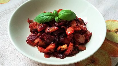 Podzimní zelenina se seitanem a bazalkou