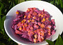Salát z červené řepy s mrkví a kukuřicí