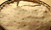 Slaný koláč plněný mangoldem (Koláč před pečením propícháme)