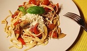 Špagety s rajčaty a žampiony (Špagety s rajčaty a žampiony)