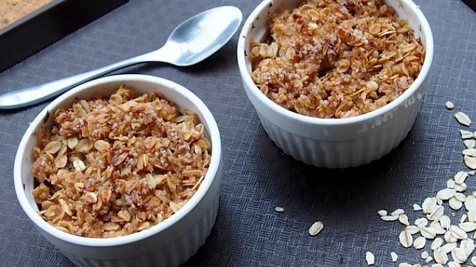 Višňový crumble