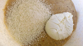 Banánový mugcake s kokosem