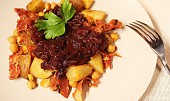 Červené brambory s chorizem ve stylu patatas bravas (Červené brambory s chorizem ve stylu patatas bravas)